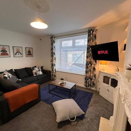 Bridge Place - Spacious Home With Plenty Of Beds! Merthyr Tydfil Esterno foto