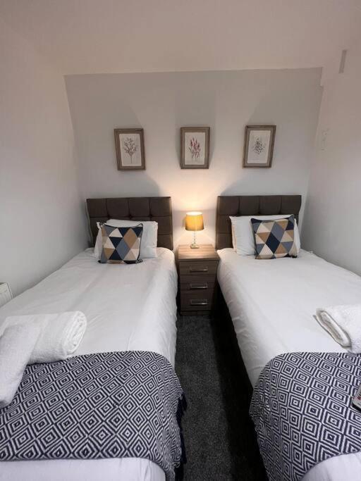 Bridge Place - Spacious Home With Plenty Of Beds! Merthyr Tydfil Esterno foto