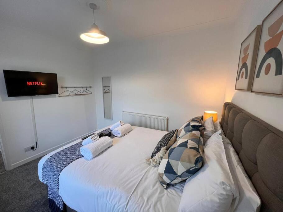 Bridge Place - Spacious Home With Plenty Of Beds! Merthyr Tydfil Esterno foto