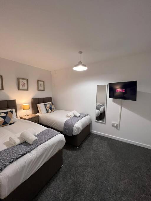 Bridge Place - Spacious Home With Plenty Of Beds! Merthyr Tydfil Esterno foto