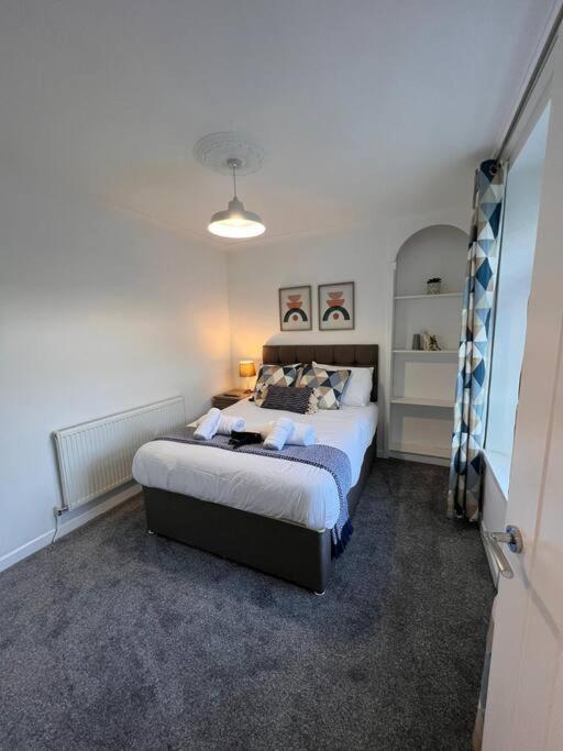 Bridge Place - Spacious Home With Plenty Of Beds! Merthyr Tydfil Esterno foto