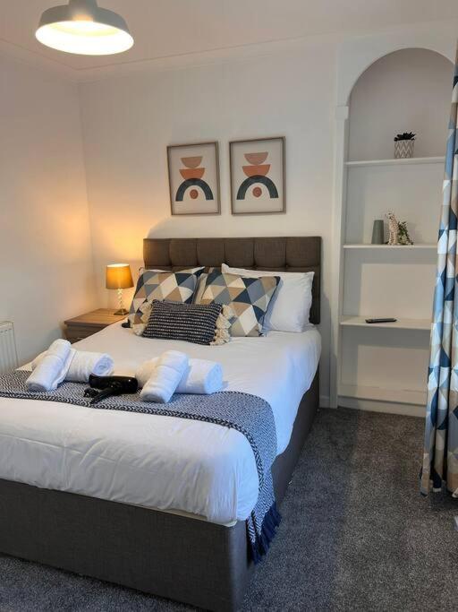 Bridge Place - Spacious Home With Plenty Of Beds! Merthyr Tydfil Esterno foto