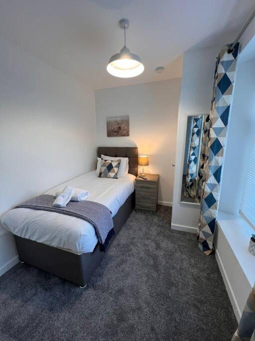 Bridge Place - Spacious Home With Plenty Of Beds! Merthyr Tydfil Esterno foto