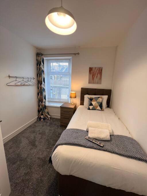 Bridge Place - Spacious Home With Plenty Of Beds! Merthyr Tydfil Esterno foto