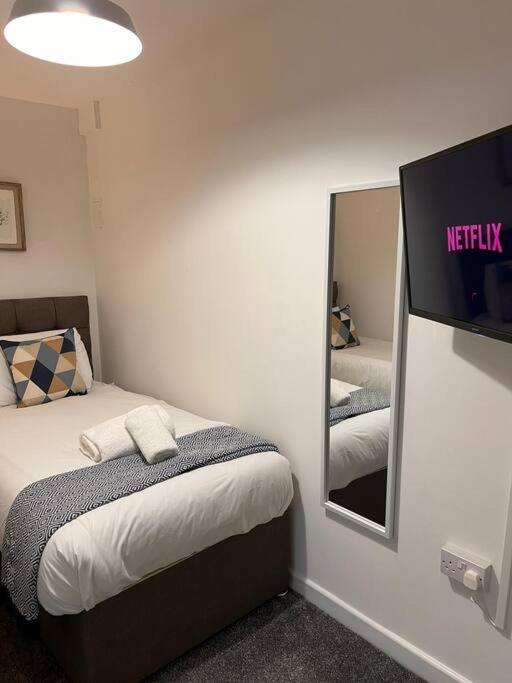 Bridge Place - Spacious Home With Plenty Of Beds! Merthyr Tydfil Esterno foto