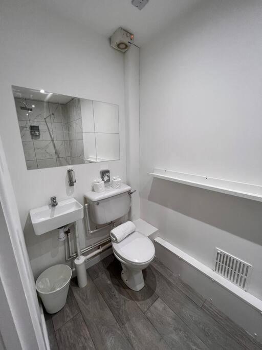 Bridge Place - Spacious Home With Plenty Of Beds! Merthyr Tydfil Esterno foto