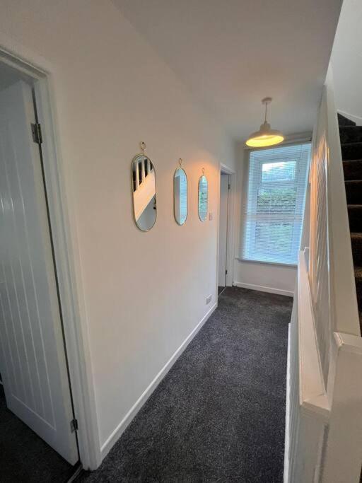 Bridge Place - Spacious Home With Plenty Of Beds! Merthyr Tydfil Esterno foto