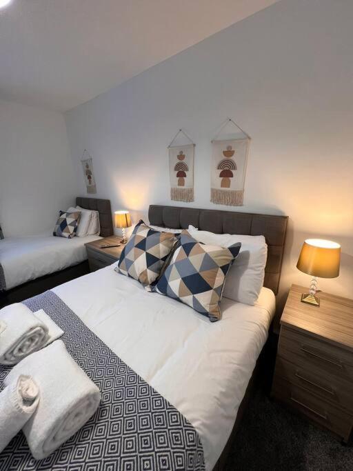 Bridge Place - Spacious Home With Plenty Of Beds! Merthyr Tydfil Esterno foto