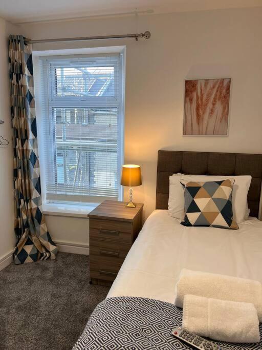 Bridge Place - Spacious Home With Plenty Of Beds! Merthyr Tydfil Esterno foto
