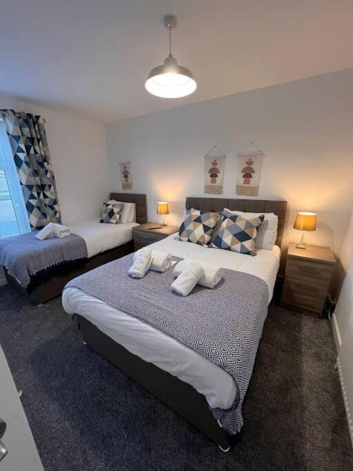 Bridge Place - Spacious Home With Plenty Of Beds! Merthyr Tydfil Esterno foto