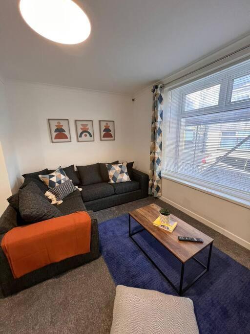 Bridge Place - Spacious Home With Plenty Of Beds! Merthyr Tydfil Esterno foto