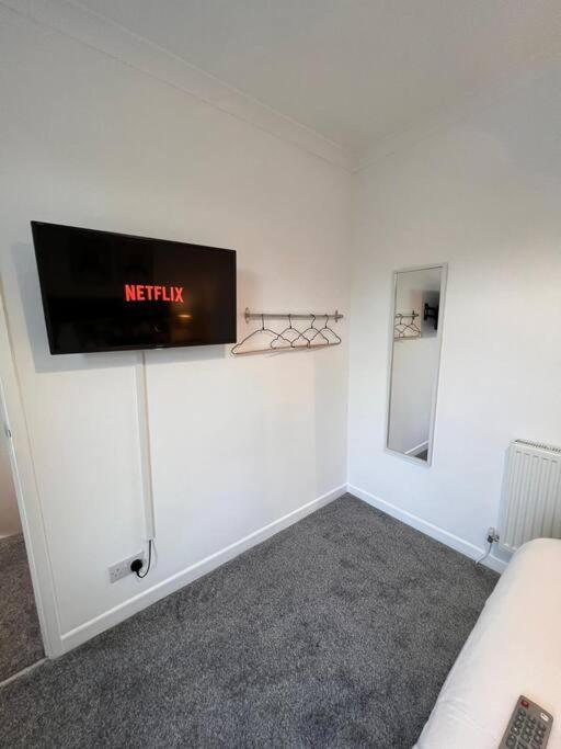 Bridge Place - Spacious Home With Plenty Of Beds! Merthyr Tydfil Esterno foto